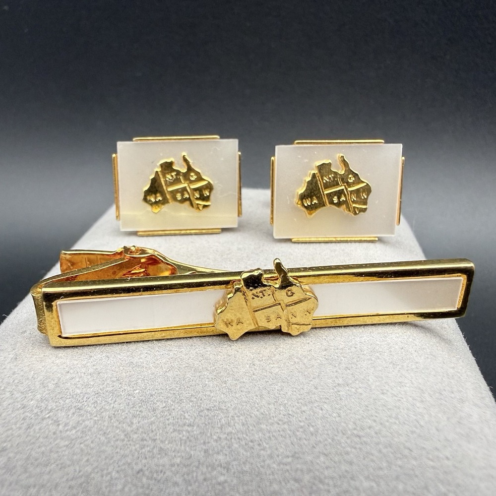 Swank Vintage Australia Map Cufflinks Tie Bar Set Gold Tone Frosted Lucite MCM